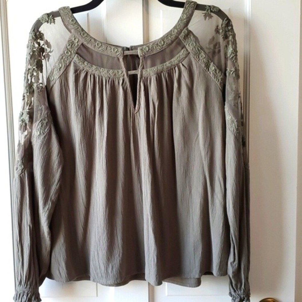 AMERICAN EAGLE OUTFITTERS OLIVE GREEN LACE PEASANT TOP SIZE LARGE